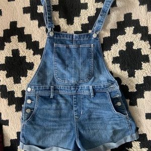 Overall denim shorts!